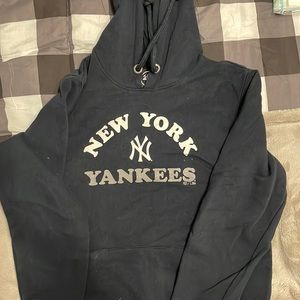 Womens New York Yankees ‘47 Hoodie Size M